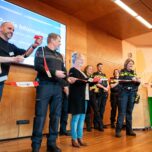 Echt Niet Vandaag wordt geopend door politie en betrokken partijen door het doorknippen van een rood-wit gestreept afzetlint